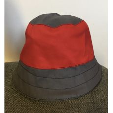klobouček šedo-červený